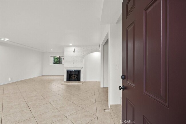 Building Photo - 13861 Vanowen St