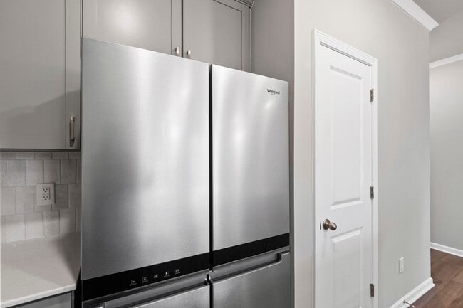 Building Photo - Modern 3-Bedroom Townhome with Luxury Fini...