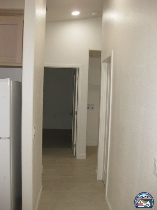 Building Photo - 311 S E St