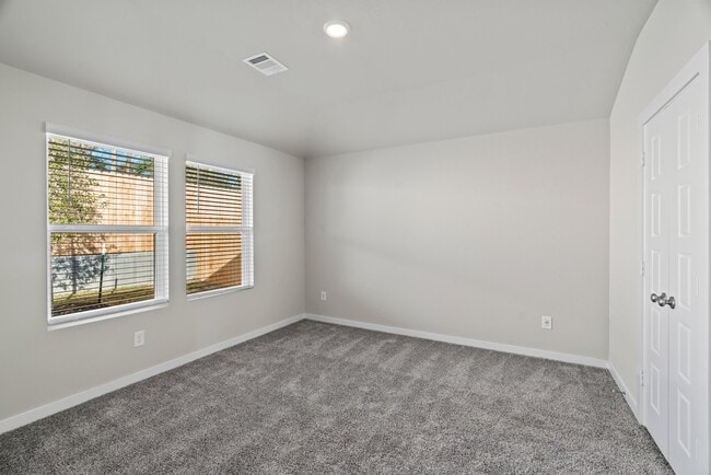 Building Photo - 2014 Darlington Oak Dr