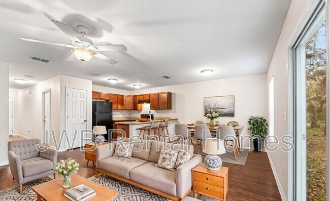 Building Photo - 685 Herman St