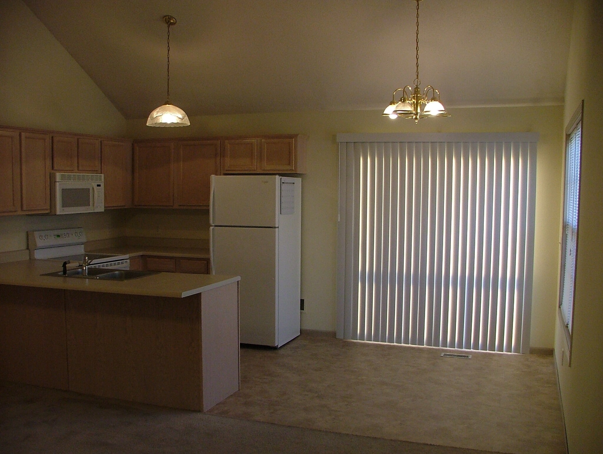Dining - 3120 Eagle Ridge Dr