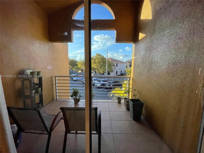 Building Photo - 9711 Fontainebleau Blvd