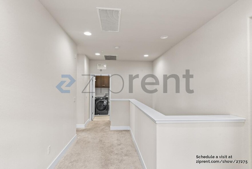 Building Photo - Unit