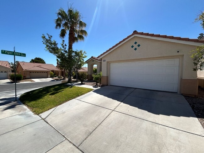 Building Photo - Cozy 3Bed/2Bath/2Car Residence located in beautiful Summerlin!