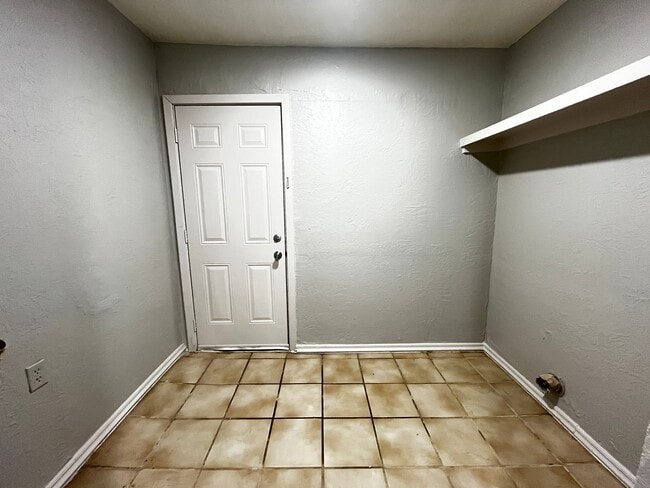 Building Photo - 2618 NW 26th St