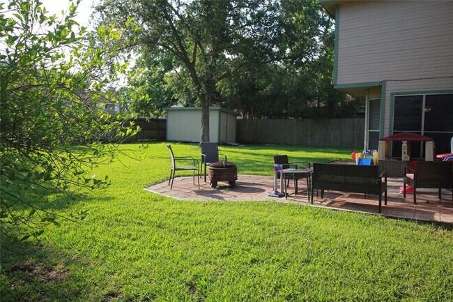 Building Photo - 420 Old Course Dr