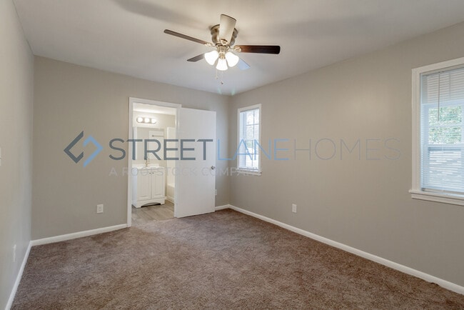 Building Photo - Charming 3 Bedroom in Warner Robins!