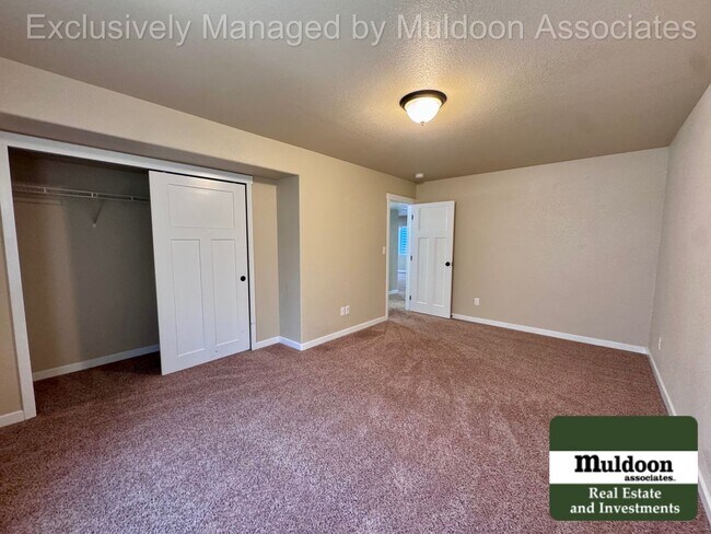 Building Photo - Spacious 5 Bedroom, 3.5 Bath Home with 3-Car Garage, and Pet-Friendly Living in 80925!