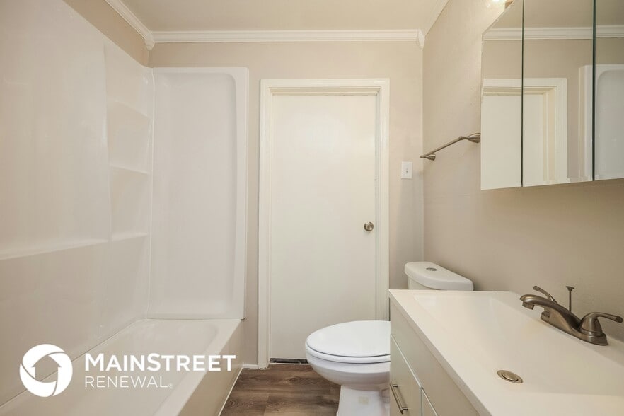 Building Photo - 351 E Amber St