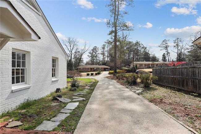 Building Photo - 262 Atwood Dr NW