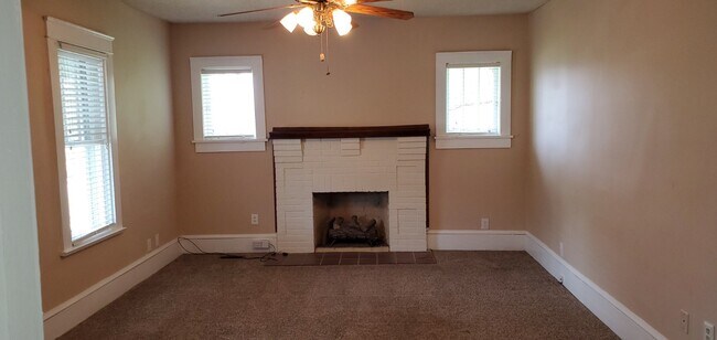 Building Photo - 143 Hillcrest Dr
