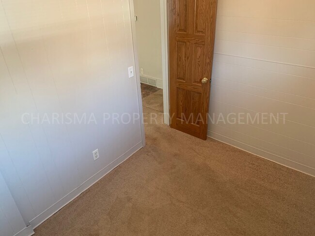 Building Photo - ONE BEDROOM LOCATED IN DOWNTOWN SIOUX FALLS.