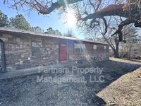 Building Photo - 1740 N Gregg Ave