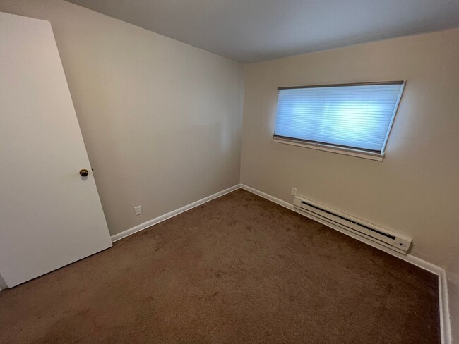 Building Photo - 2-3 Bedroom 1 Bath House with Washer and D...