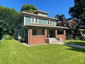 Building Photo - Charming 3BR/1BA Two-story Duplex