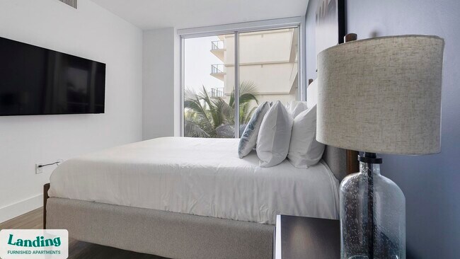 Building Photo - 1950 Mayfair St