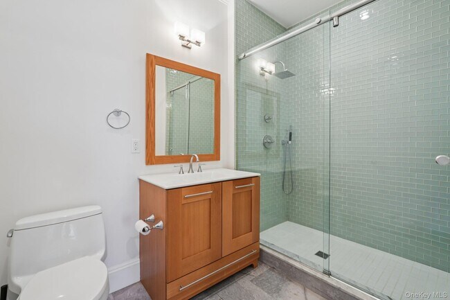 Building Photo - 11 River St