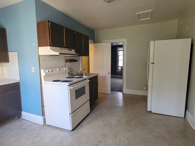 Building Photo - 617 7th Ave