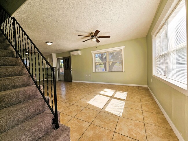 Building Photo - Welcome to a beautifully remodeled 2-Bedroom, 1-Bath in Mascotte, Florida, where modern comfort m...
