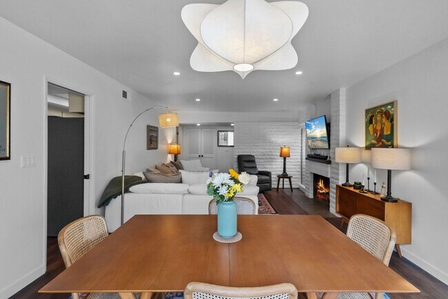 Building Photo - 7 Month Furnished Condo at Collwood Manor