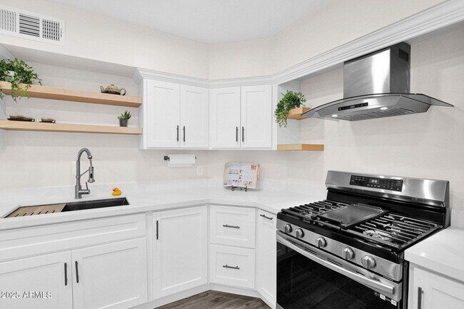 Building Photo - 301 N 87th St
