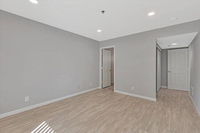 Building Photo - 181 Centre St