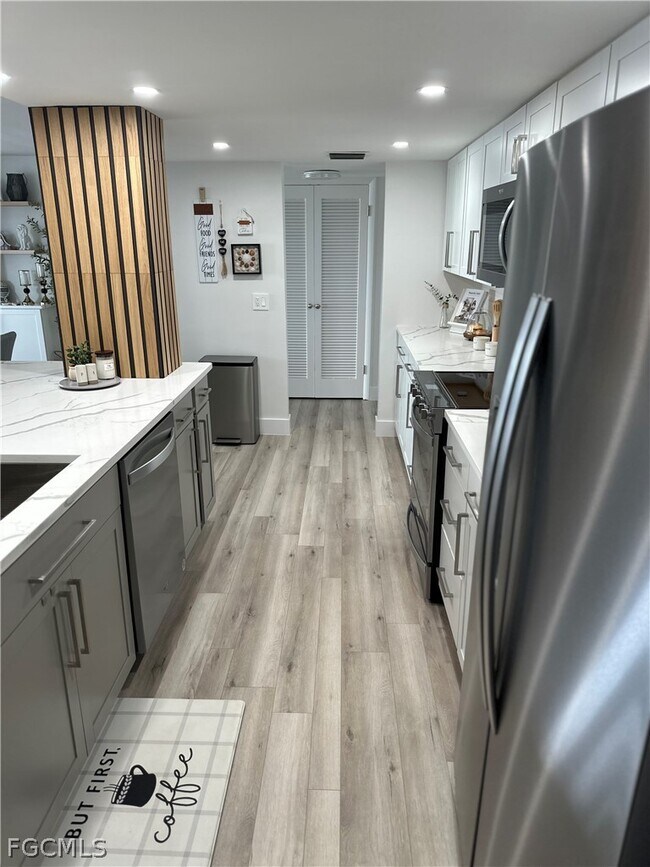 Building Photo - 1900 Clifford St