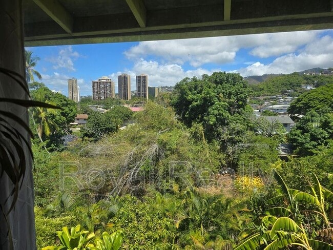 Building Photo - 286 Auwaiolimu St