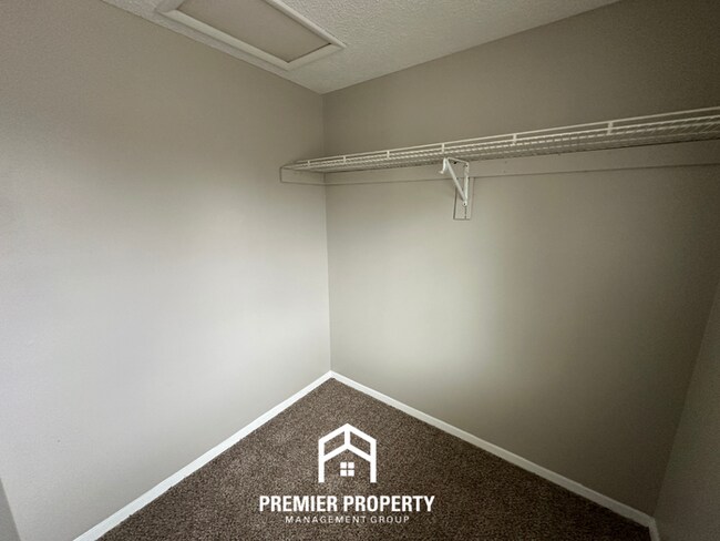 Building Photo - Spacious 4BR Home w/ Fireplace, Covered Patio & Fenced Yard