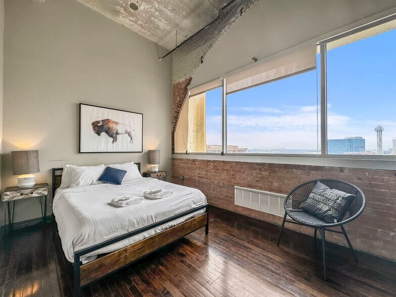 Building Photo - 500 S Ervay St