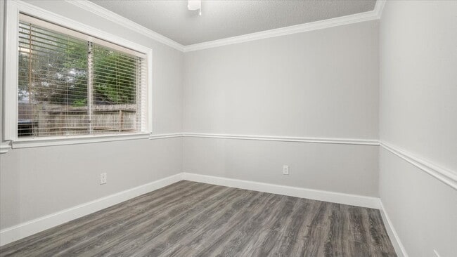 Building Photo - 10622 Highland Woods Dr