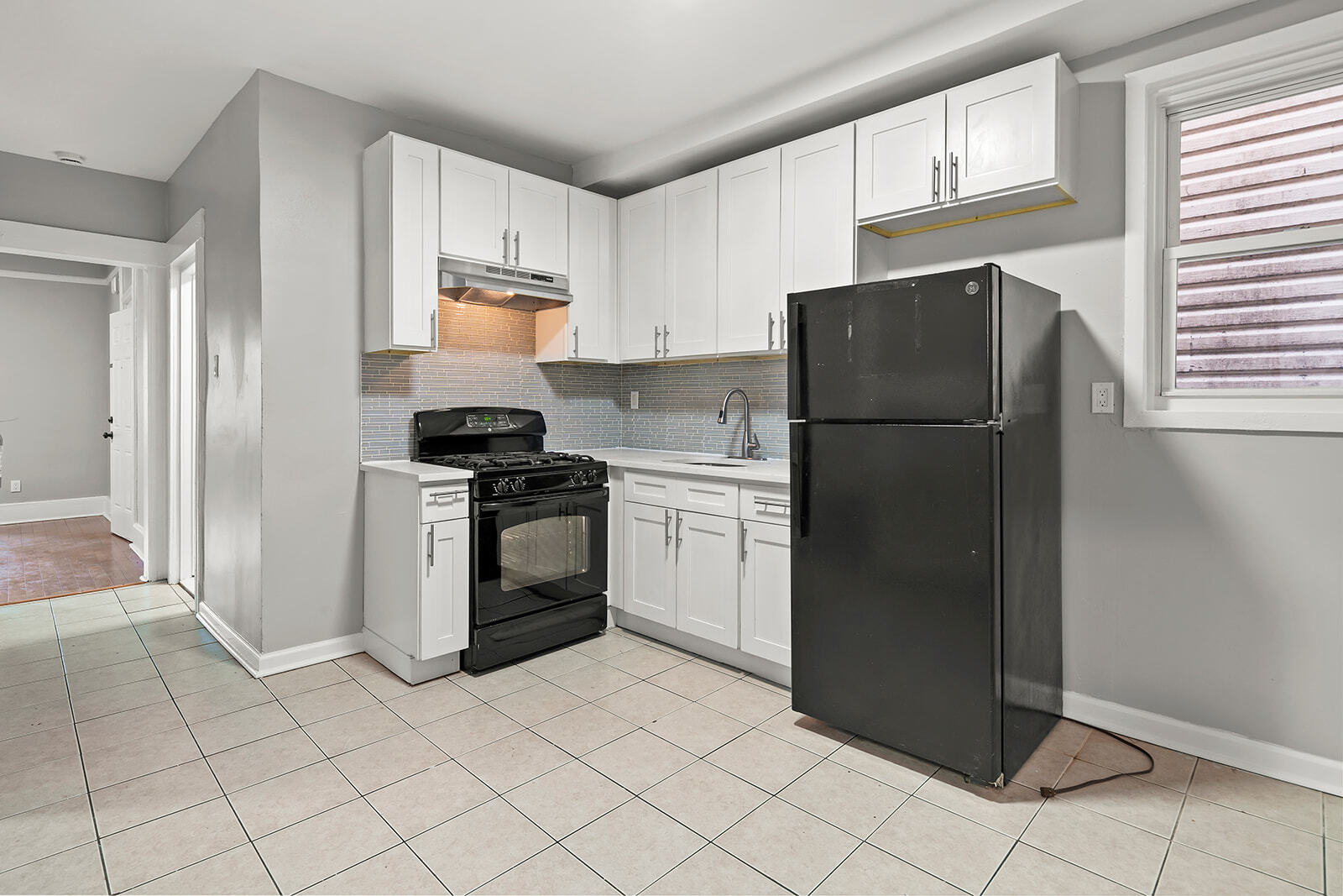 Building Photo - 13 20th Ave