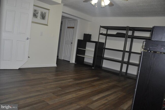 Building Photo - 6022 Basingstoke Ct