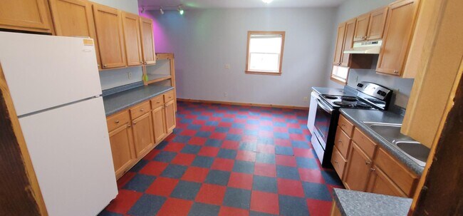 Building Photo - 725 N 9th Ave E