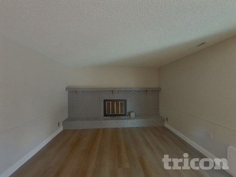 Building Photo - 2305 Providence Cir