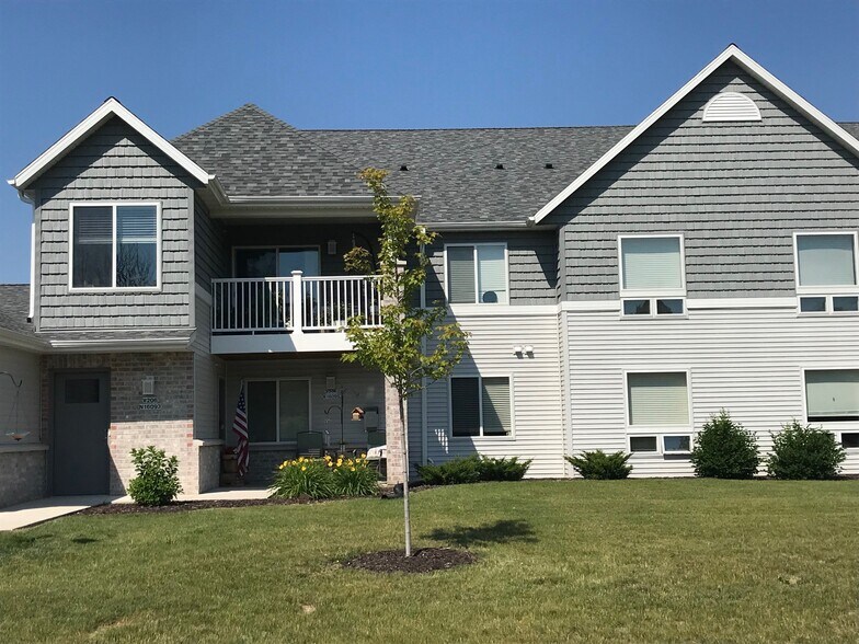 Building Photo - W206N16097 Stonebrook Dr