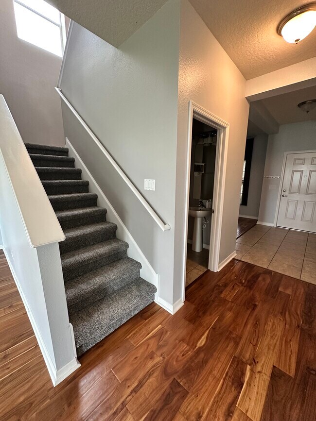 Building Photo - 811 Parker Den Dr