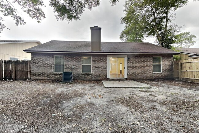 Building Photo - 11332 Island Shore Dr W