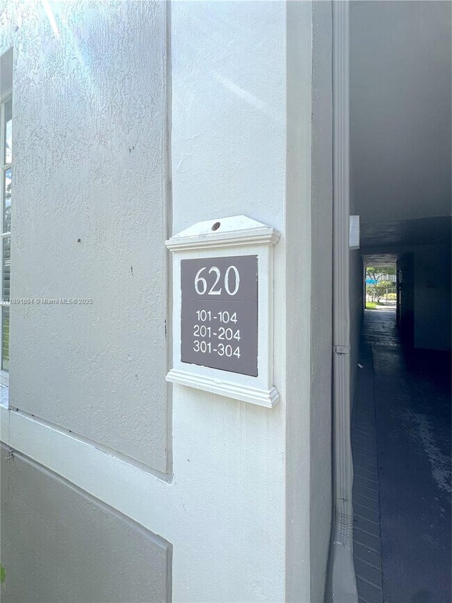 Building Photo - 620 SW 111th Ave