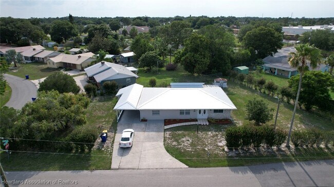 Building Photo - 1409 Palm Way