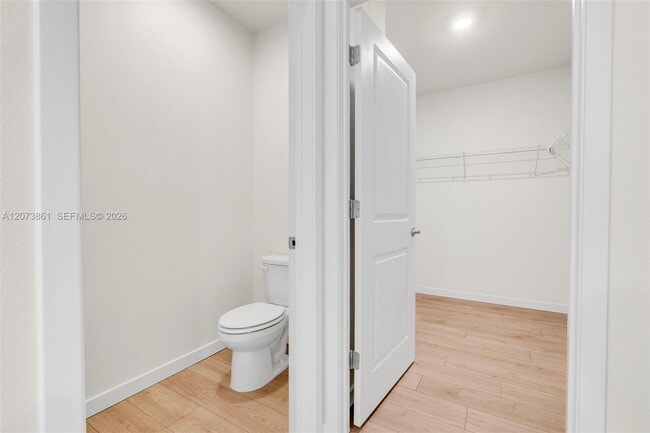 Building Photo - 9082 Venetian Sq