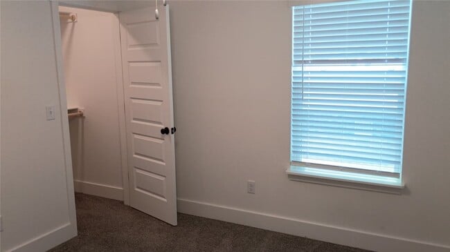 Building Photo - 2141 Bluebonnet Ln