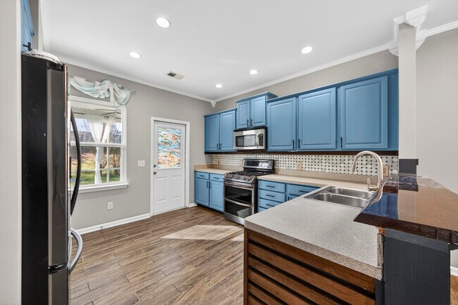 Building Photo - 4829 Hawkins Dr