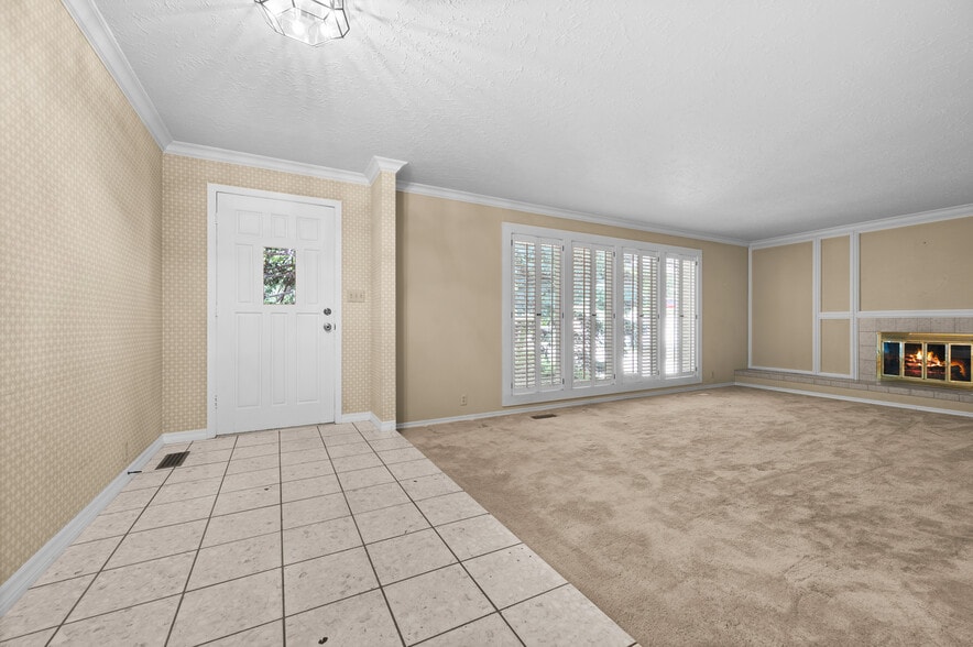 Entry & living - 1480 E Millbrook Way