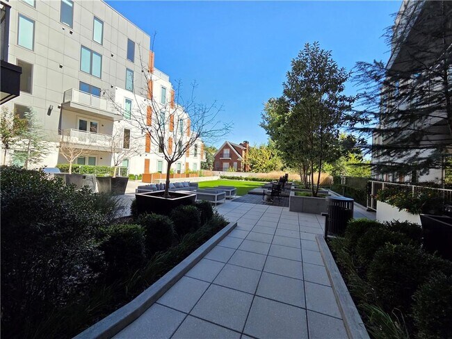 Building Photo - 775 Juniper St NE