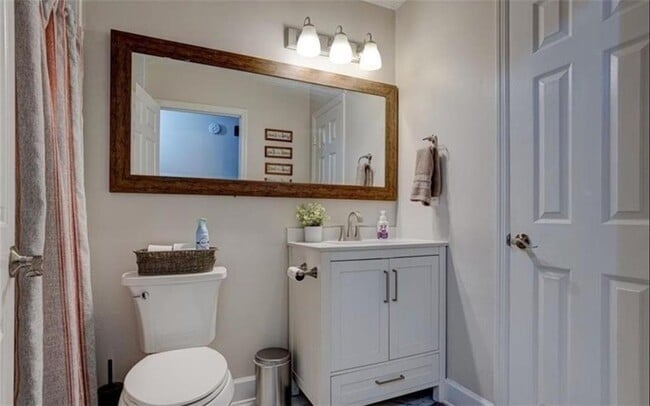 Building Photo - 1201 Holly Hills Dr SW