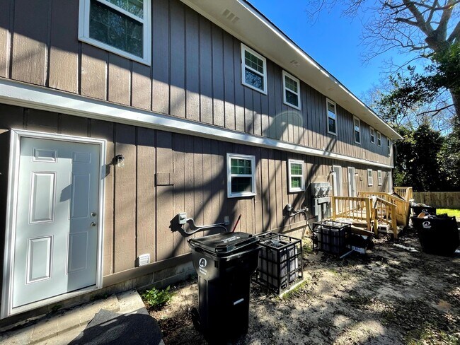 Building Photo - 458 Daffodil St