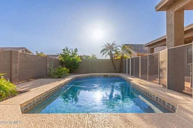 Building Photo - 3 bed, 2.5 bath Scottsdale home with POOL