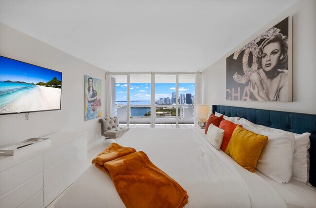 Building Photo - 1717 N Bayshore Dr